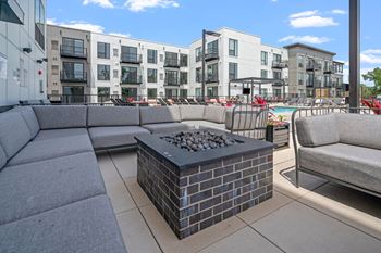Resort-style pool & patio